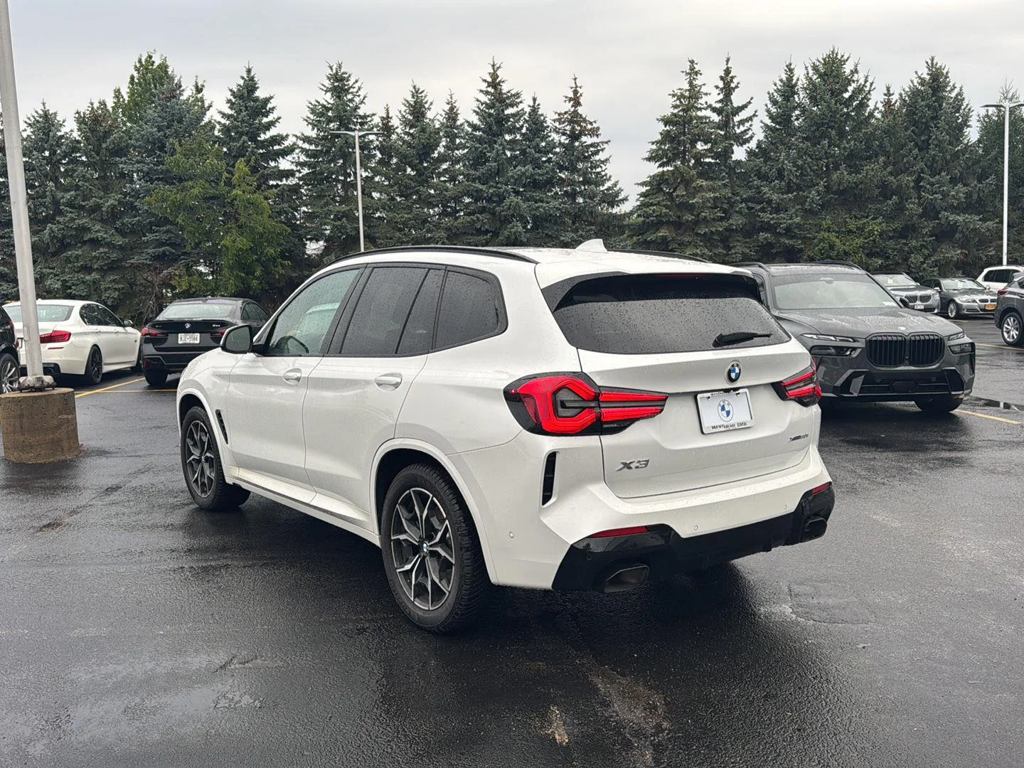 Used 2024 Mineral White Metallic BMW xDrive30i image 5