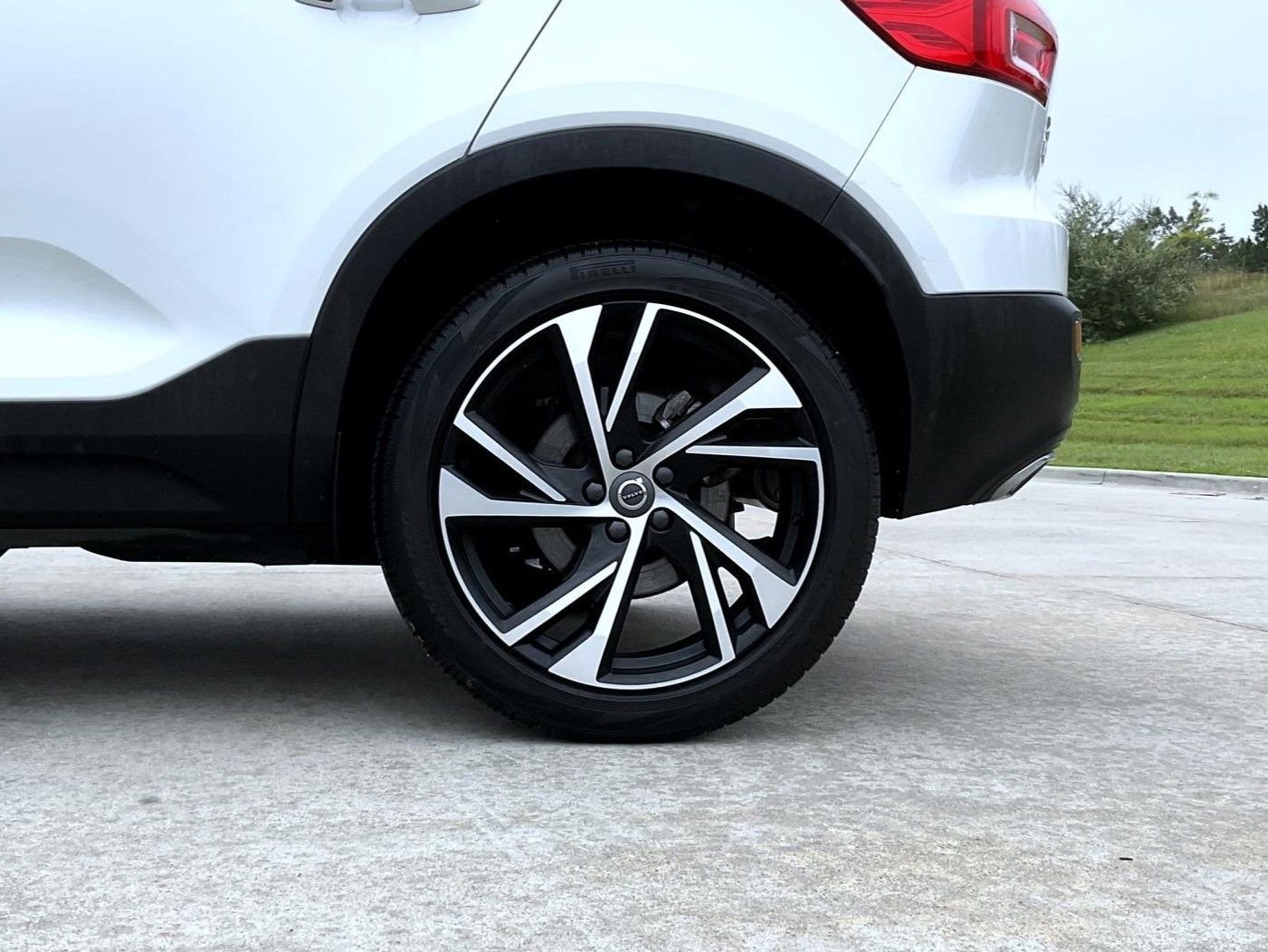 Used 2020 White Volvo R-Design image 23