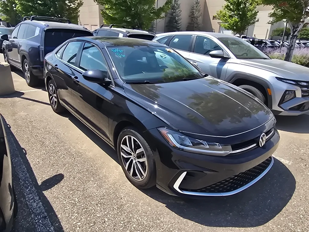 Used 2025 Deep Black Pearl Volkswagen SE image 8