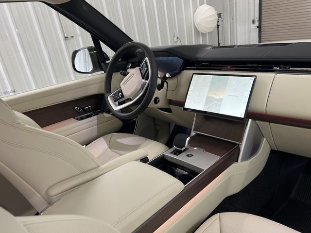 New 2026 Fuji White Land Rover SE image 21