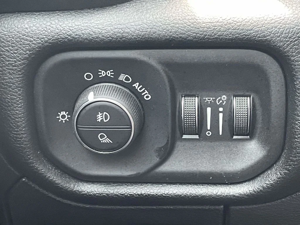 Used 2022 Red Ram Laramie image 28