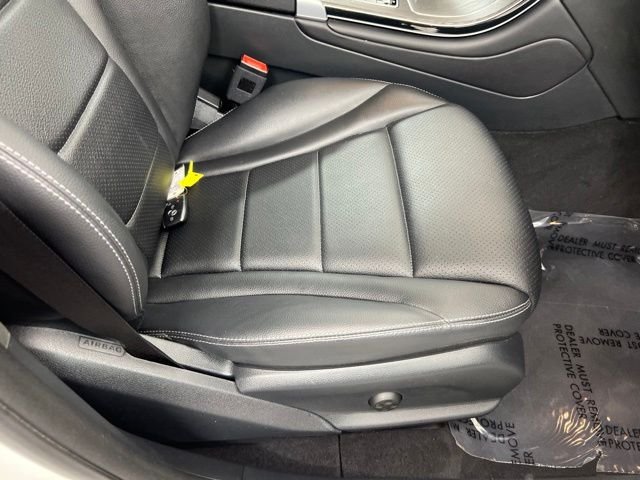 Used 2022 White Mercedes-Benz GLC 300 image 23
