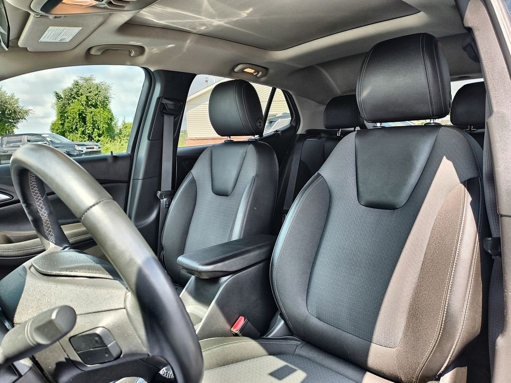 Used 2022 Black Buick Select image 11