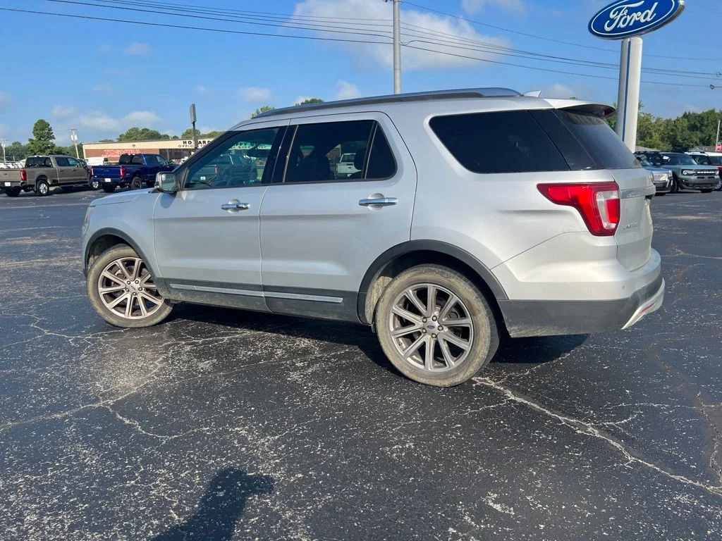Used 2017 Ingot Silver Ford Limited image 5
