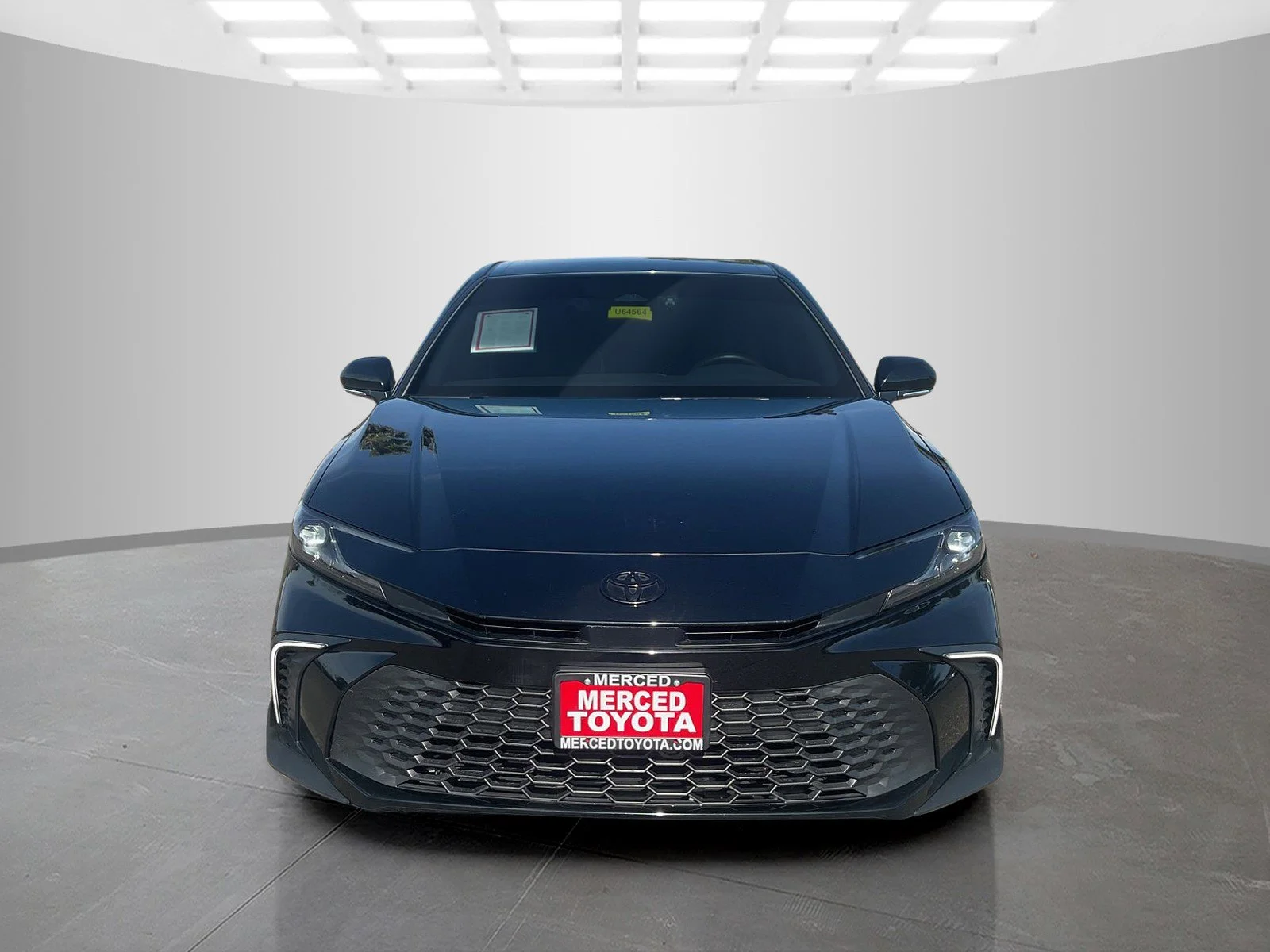 2025 Toyota Camry SE - Photo 8