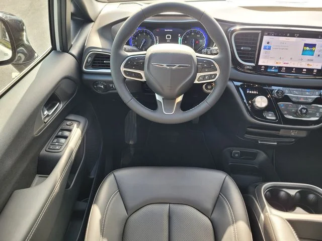 2026 Chrysler Voyager LX - Photo 13