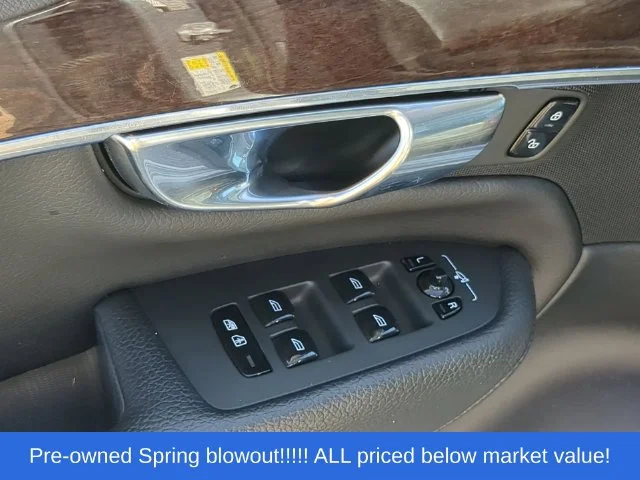 Used 2016 Gray Volvo T6 Momentum image 21
