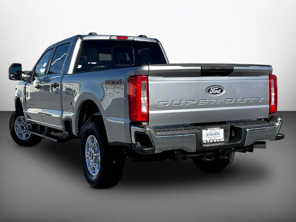 New 2027 Iconic Silver Metallic Ford F-250® XLT image 3