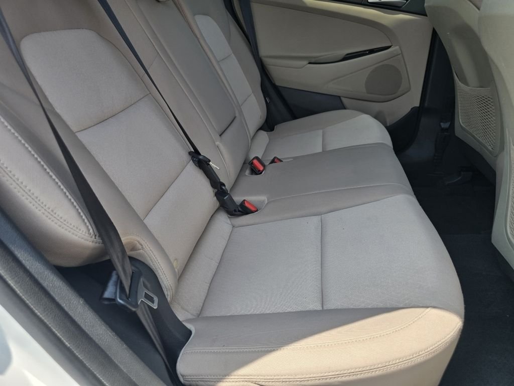 Used 2018 White Hyundai SE image 19