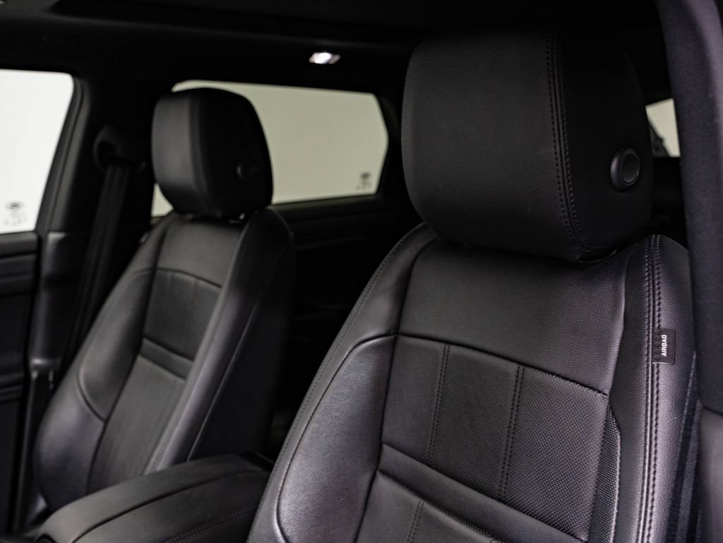 Used 2022 Fuji White Land Rover SE image 24