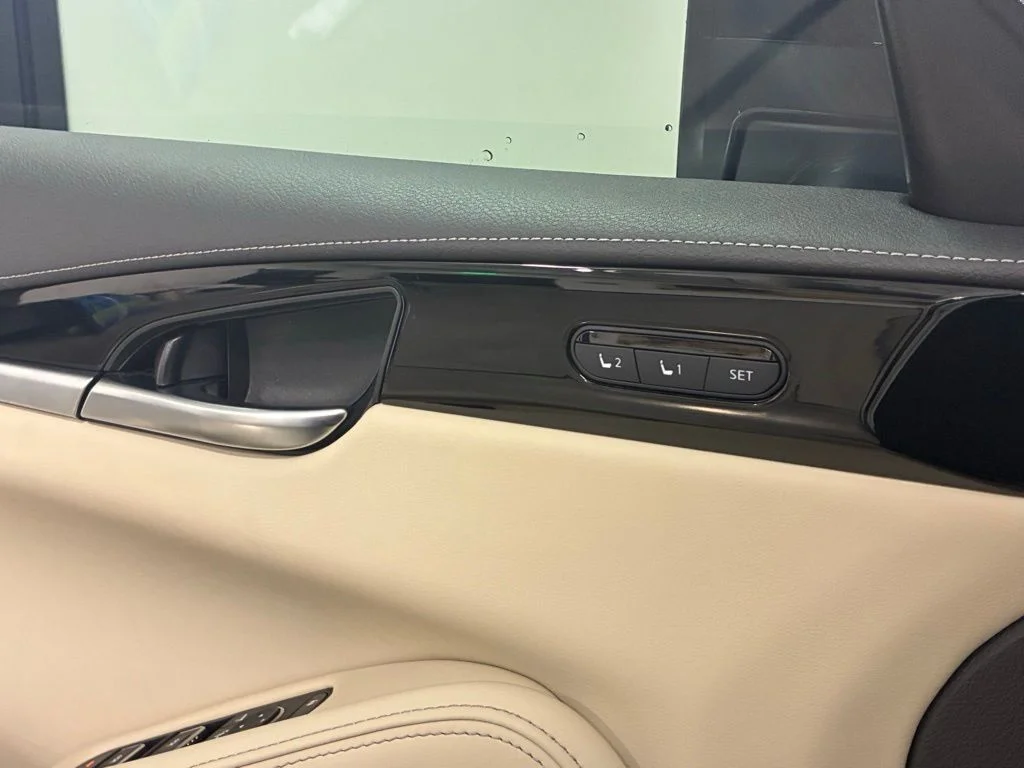 Used 2025 Glacier White INFINITI PURE image 17