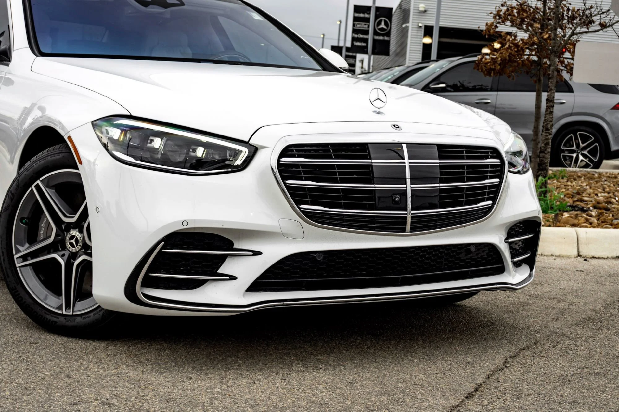 New 2026 White Mercedes-Benz S 580 image 3