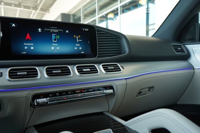 New 2026 MANUFAKTUR Moonlight White Metallic Mercedes-Benz AMG® GLE 53 4MATIC+ Coupe image 66