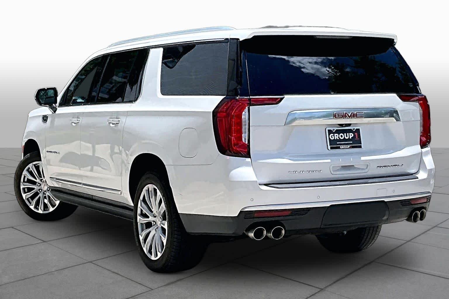 Used 2022 White Frost Tricoat GMC Denali image 11