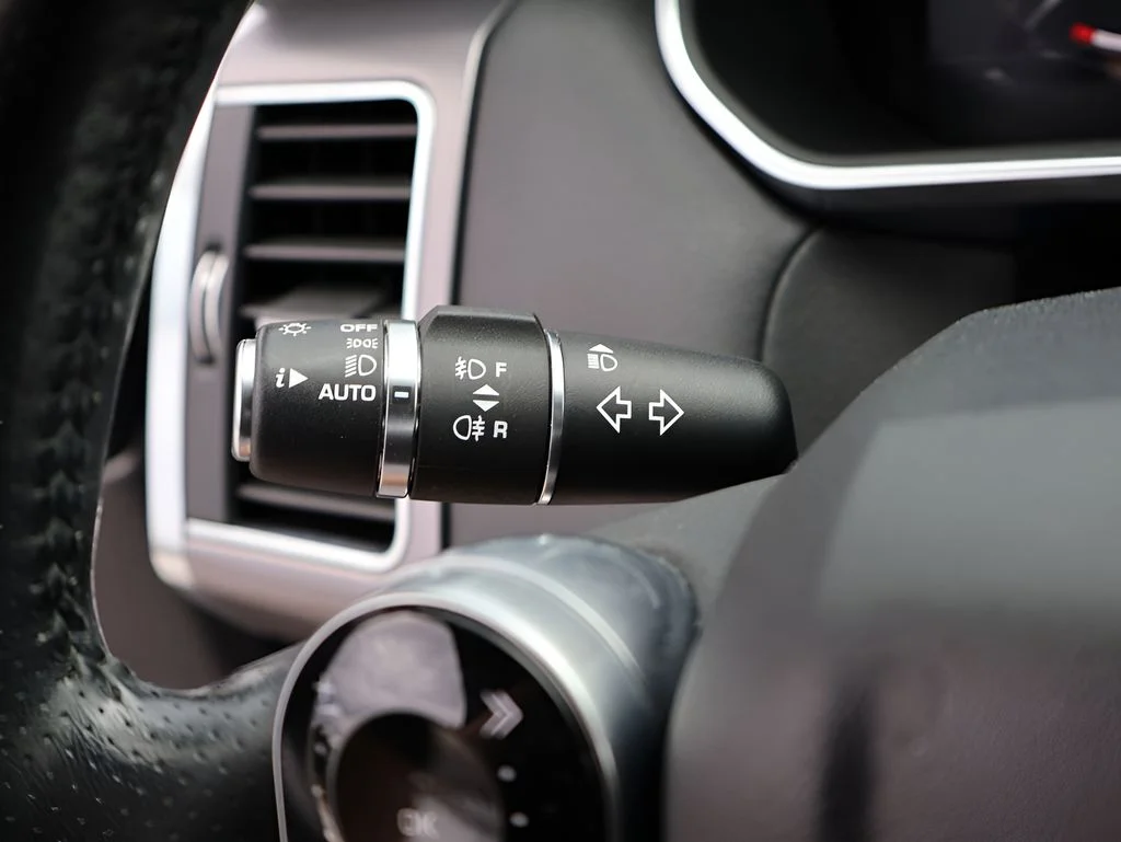 Used 2018 Narvik Black Land Rover HSE image 34
