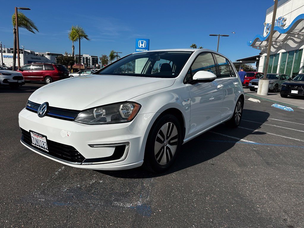 Used 2016 White Volkswagen SE image 3
