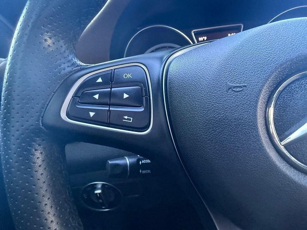 Used 2017  Mercedes-Benz GLA 250 image 23