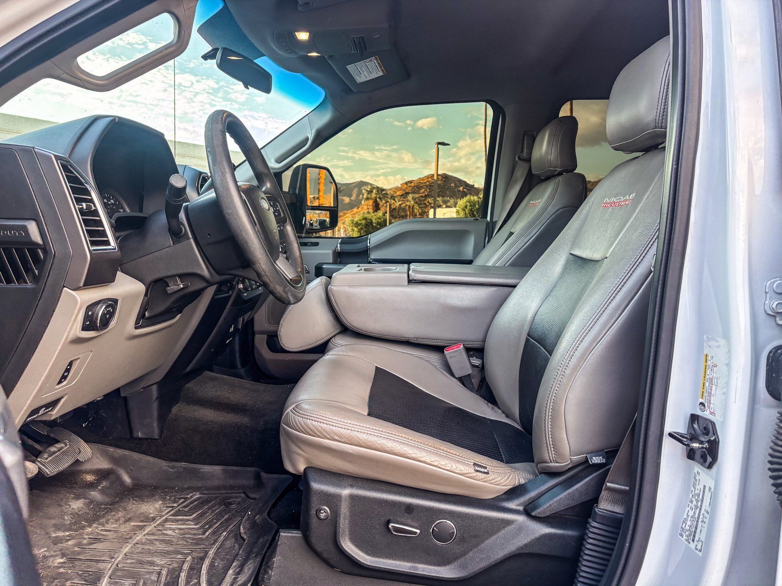 Used 2017 Oxford White Ford XLT image 12