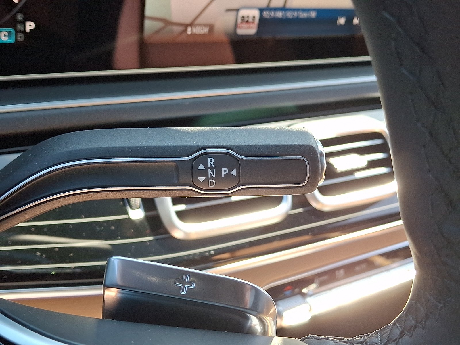 New 2026 MANUFAKTUR Moonlight White Metallic Mercedes-Benz GLE 350 image 13
