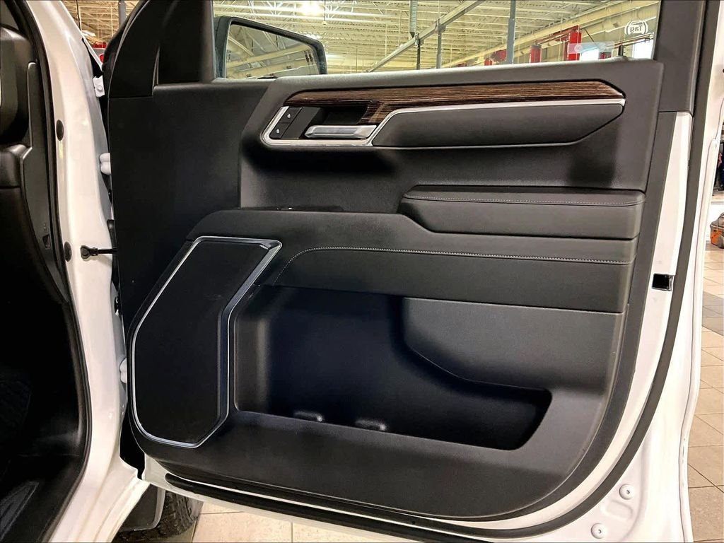 Used 2023 White GMC Elevation image 12