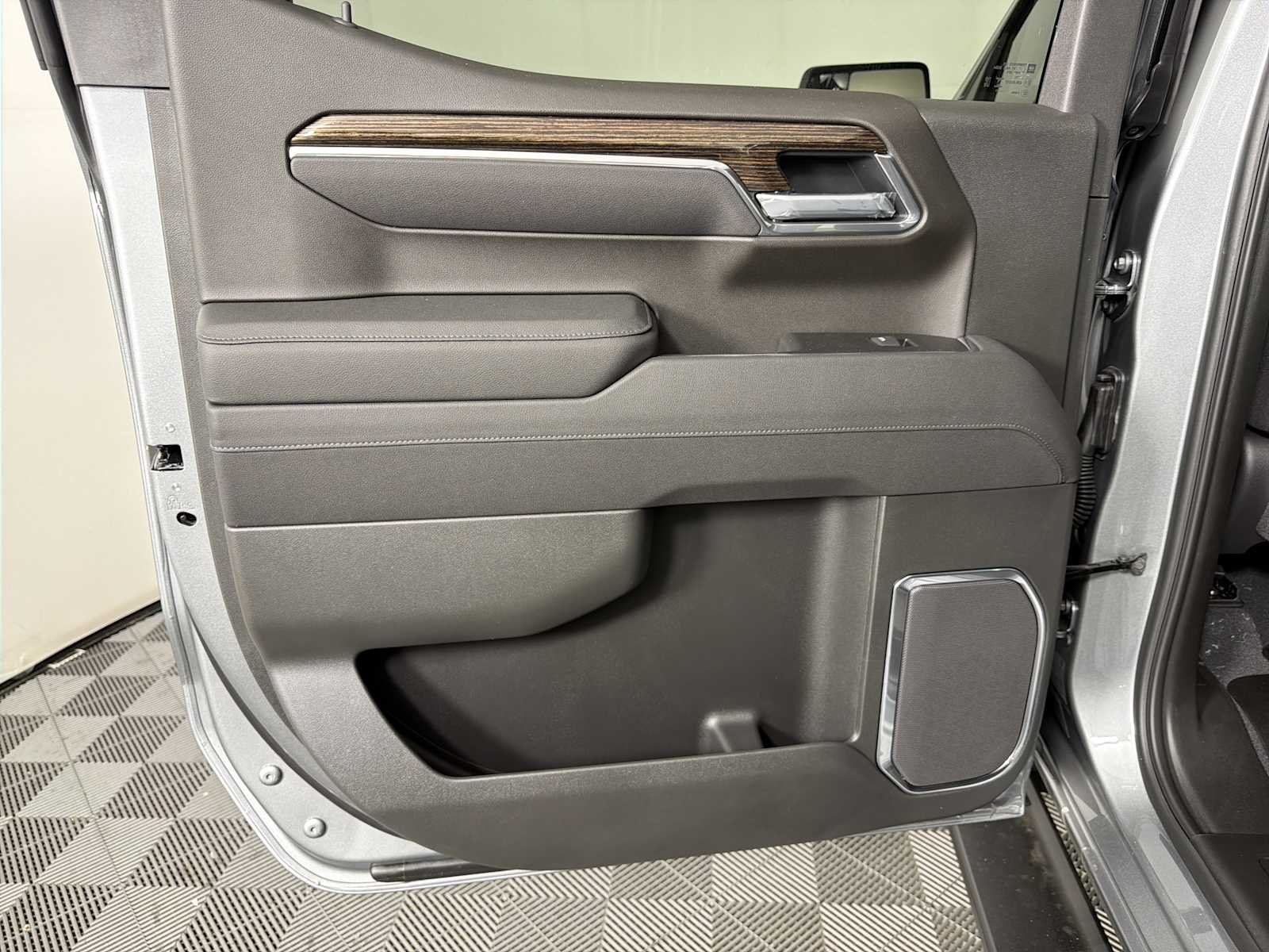 New 2026 Sterling Metallic GMC Elevation image 20