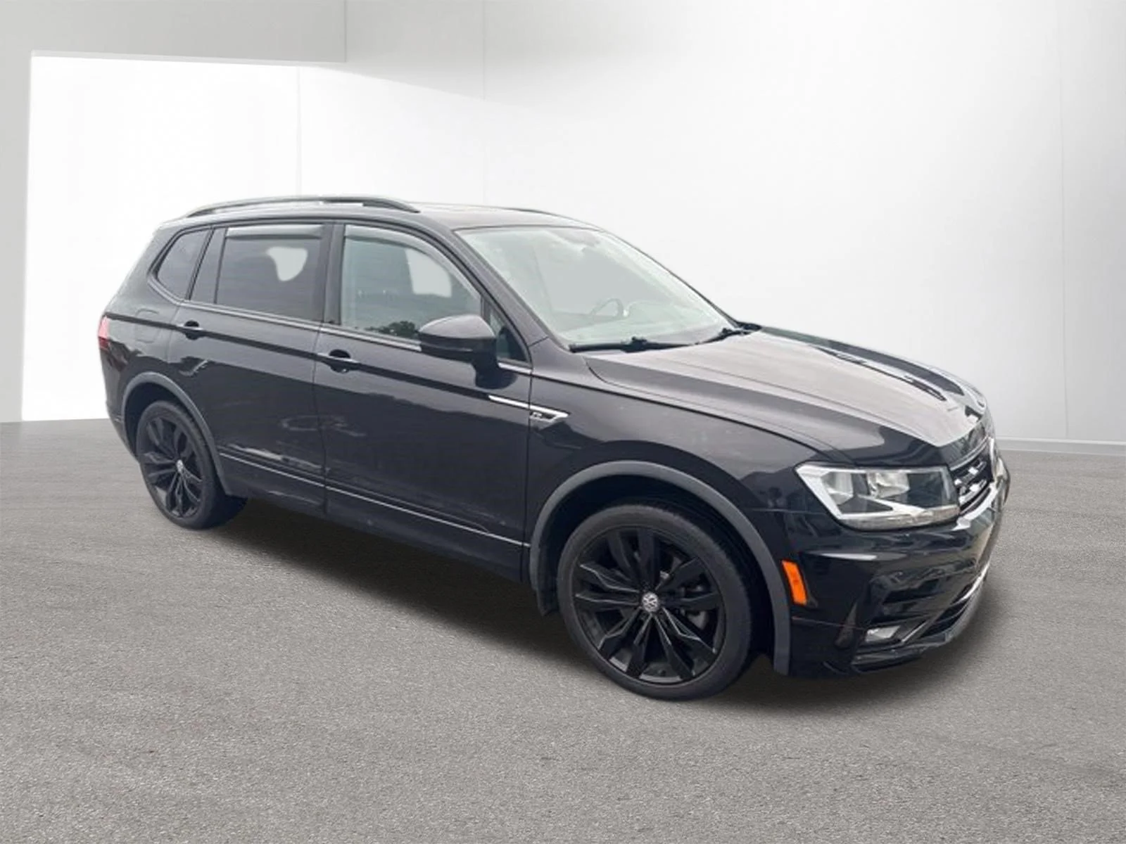 Used 2021 Deep Black Pearl Volkswagen 2.0T SE image 4