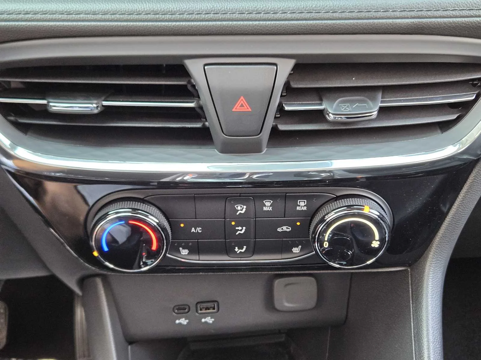 2026 Buick Encore GX Sport Touring - Photo 13