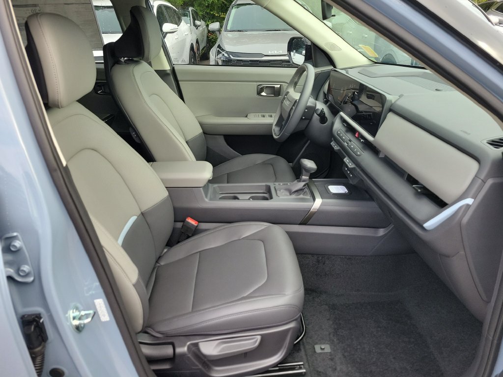 New 2027 Pale Gray Kia EX image 7