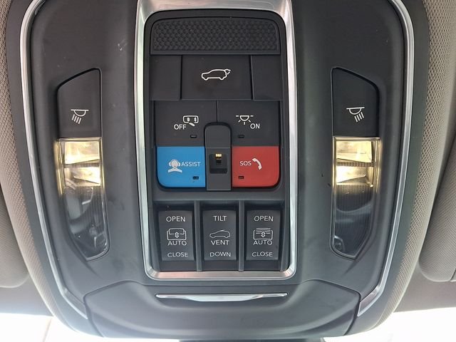 Used 2022 White Jeep Series II image 25