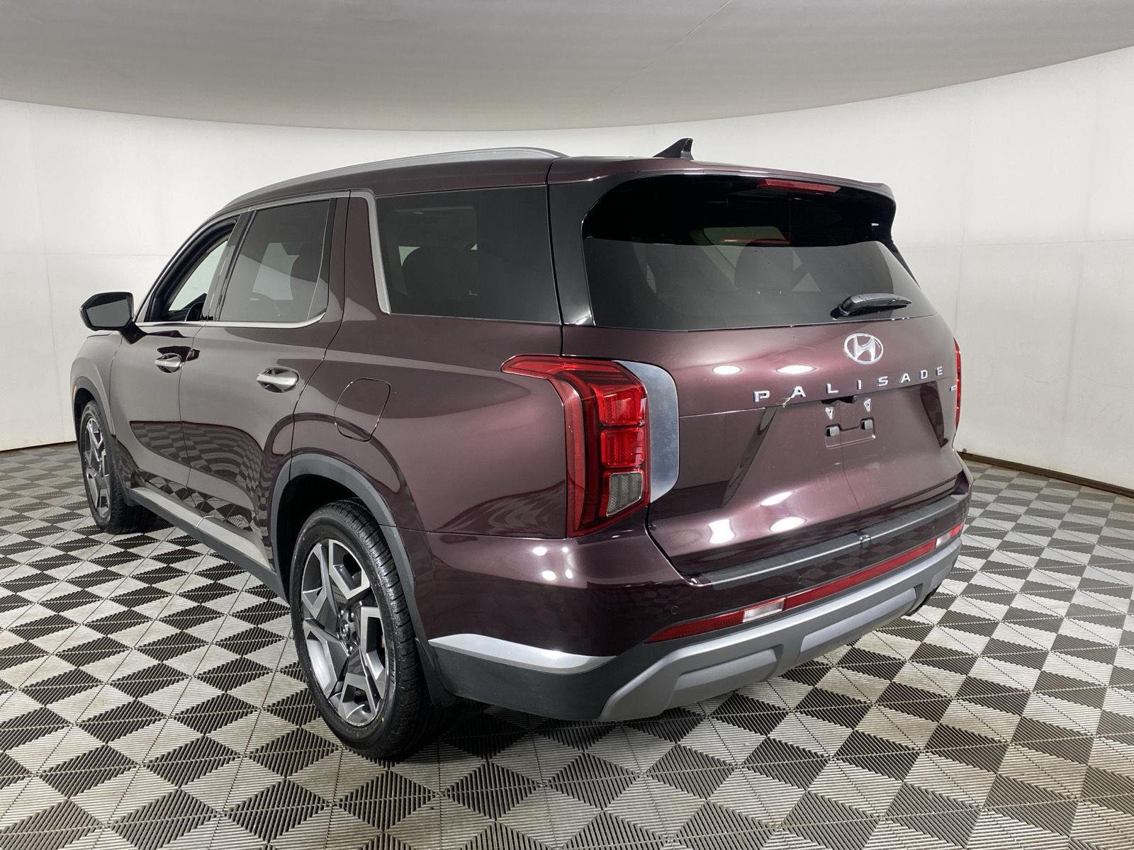 Used 2023 Sierra Burgundy Hyundai Limited image 8