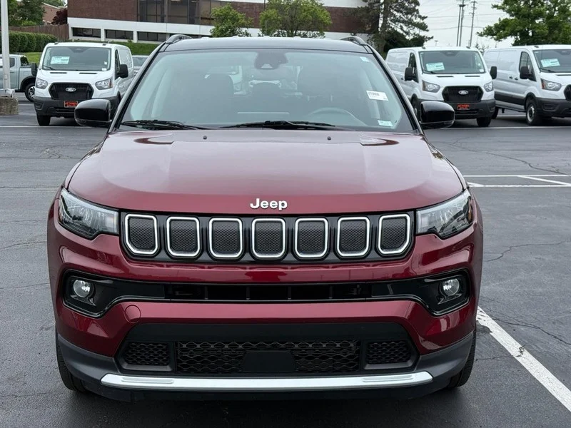 Used 2022 Velvet Red Pearlcoat Jeep Limited image 10