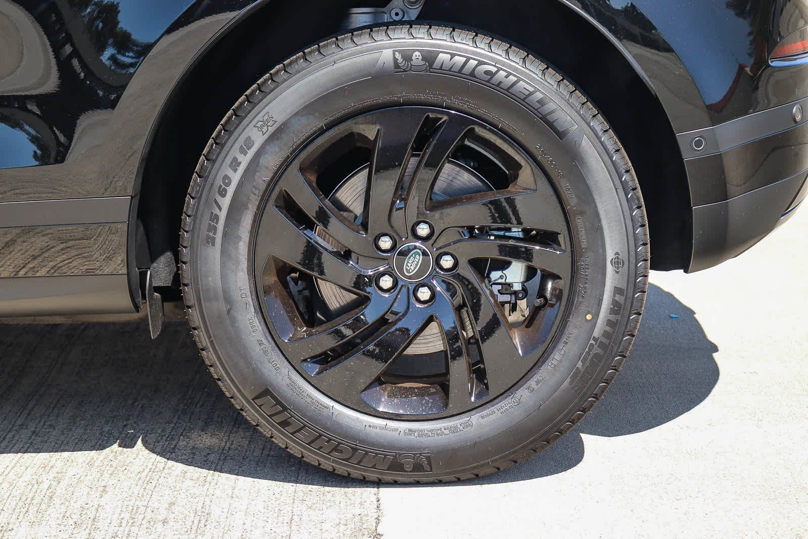 New 2026 Santorini Black Land Rover Core S image 7