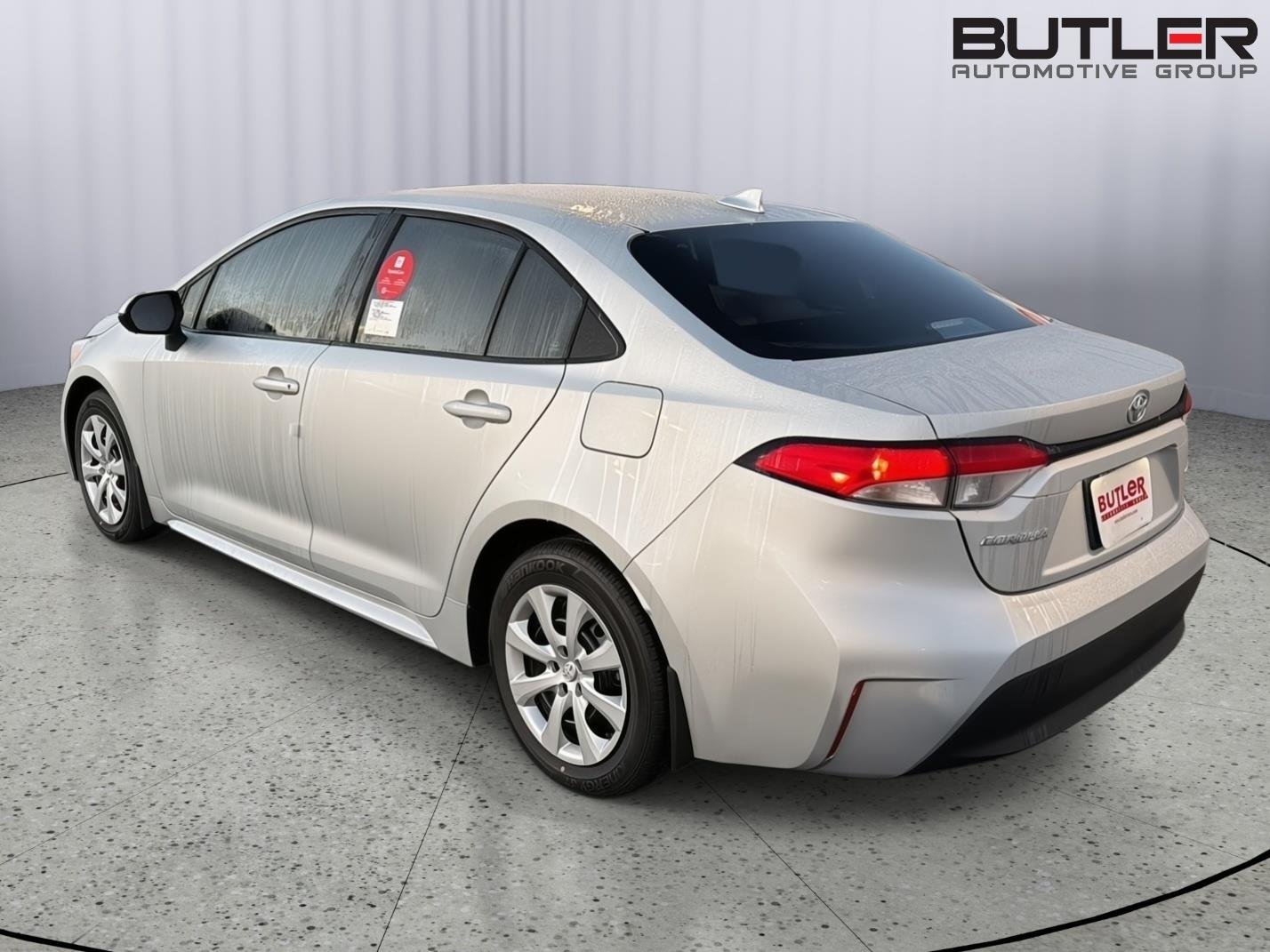 New 2027 Classic Silver Metallic Toyota LE image 4