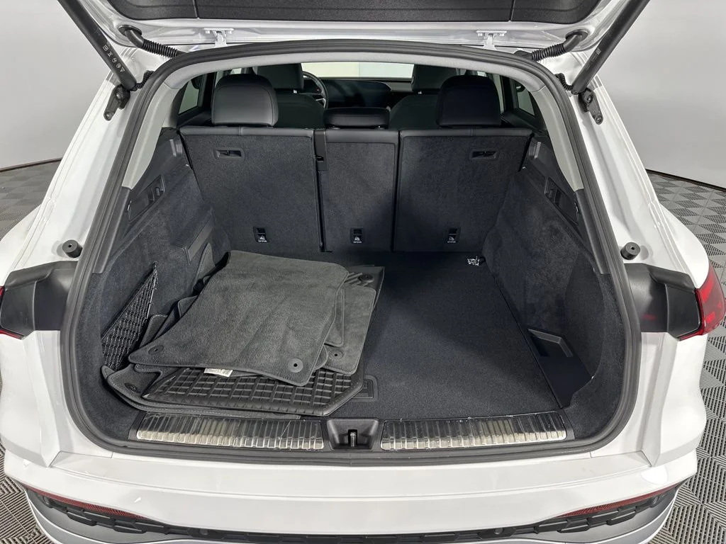 New 2025 White Audi 2.0T Premium image 10