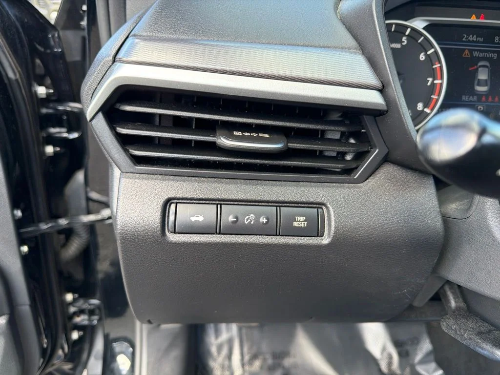 Used 2024 Black Nissan 2.5 SR image 32