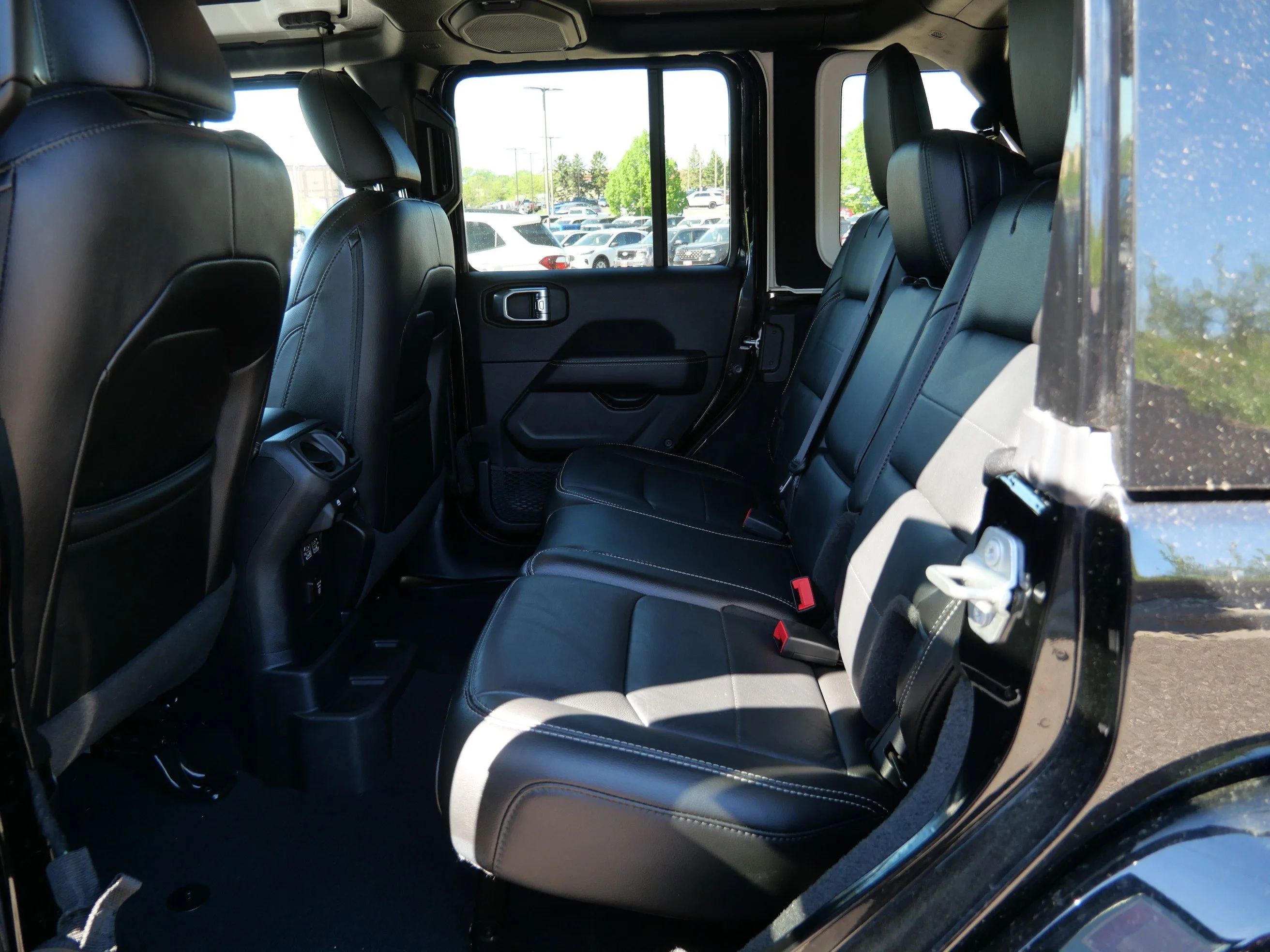 Certified Used 2022 Black Clearcoat Jeep Unlimited Sahara image 13