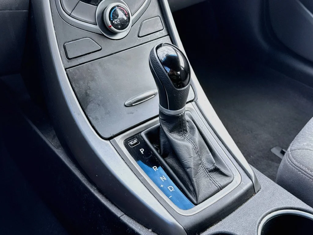 Used 2014 Harbor Gray Metallic Hyundai SE image 22
