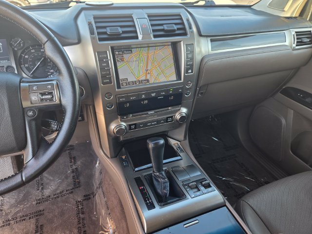 Used 2017  Lexus 460 image 17