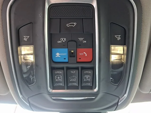 Used 2022 White Jeep Series II image 25