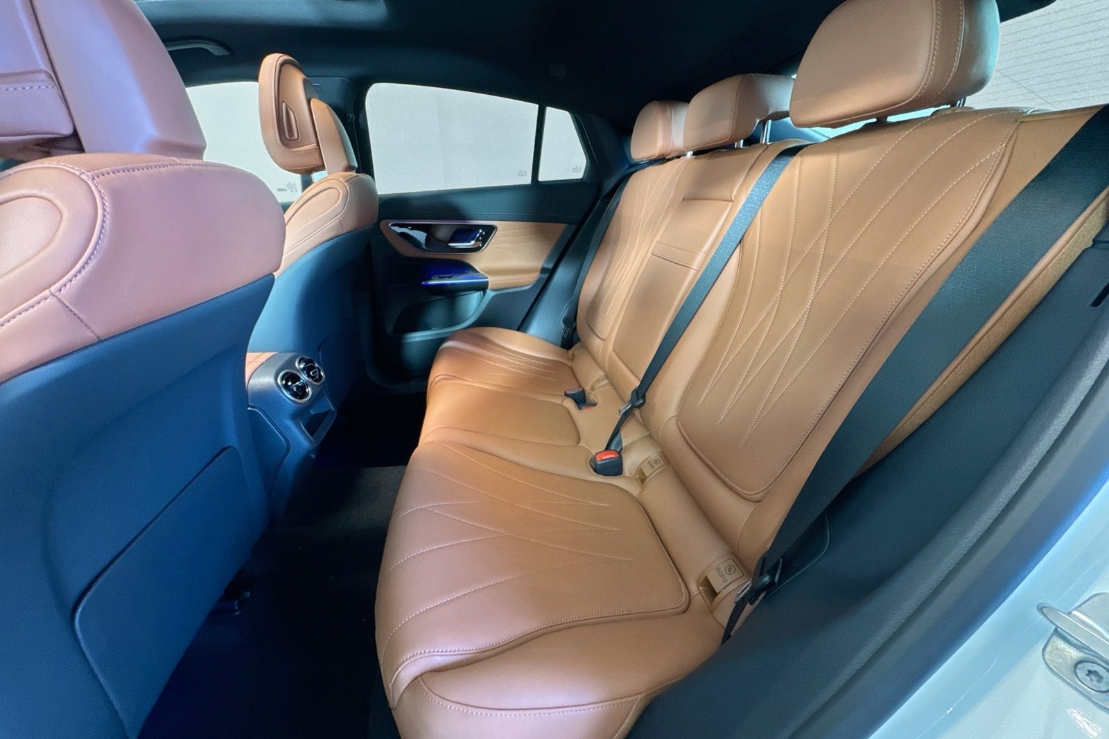 New 2026 Polar White Mercedes-Benz GLC 300 image 22
