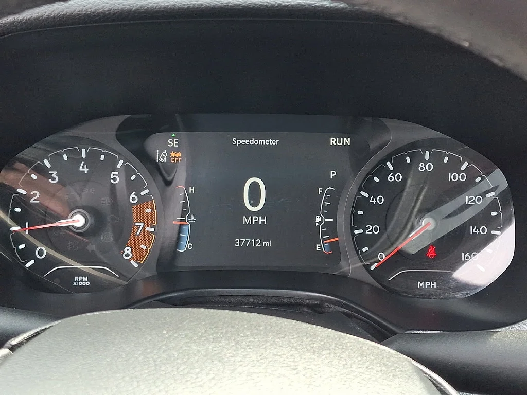 Used 2023 Gray Jeep Latitude image 26