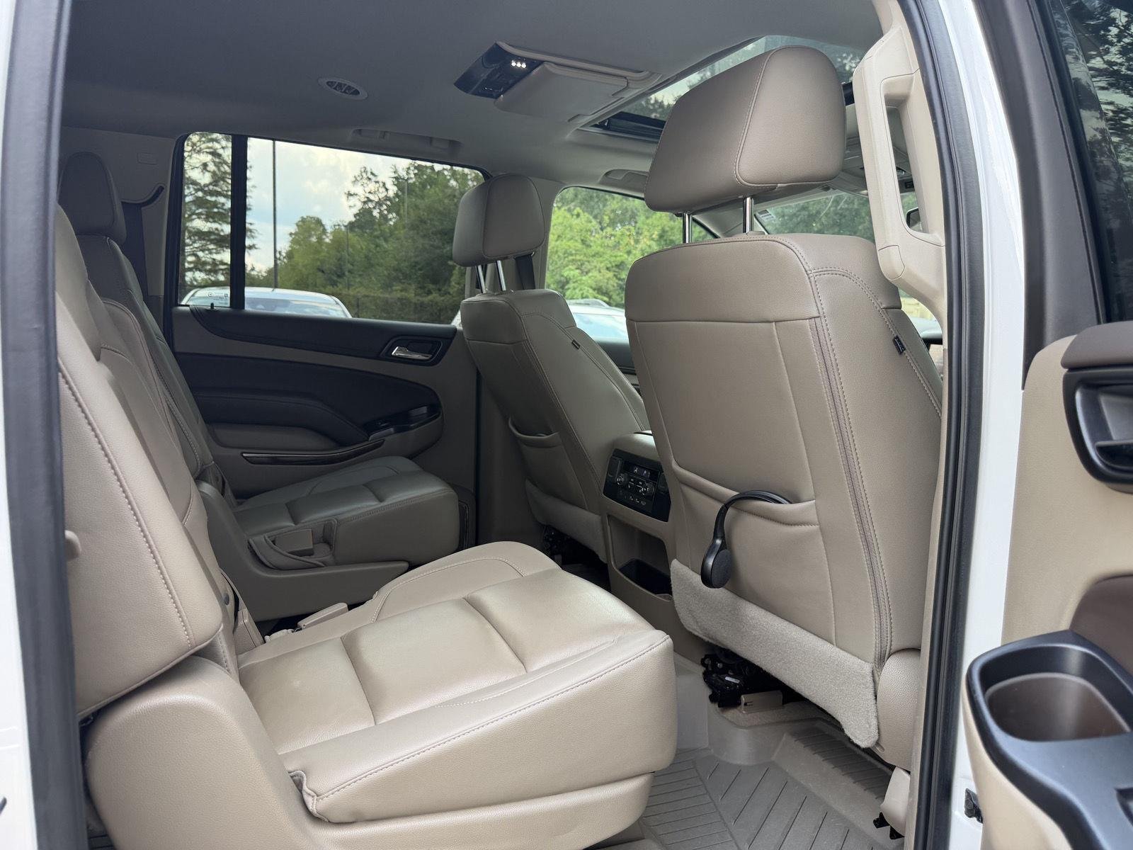 Used 2020 Iridescent Pearl Tricoat Chevrolet LT image 29