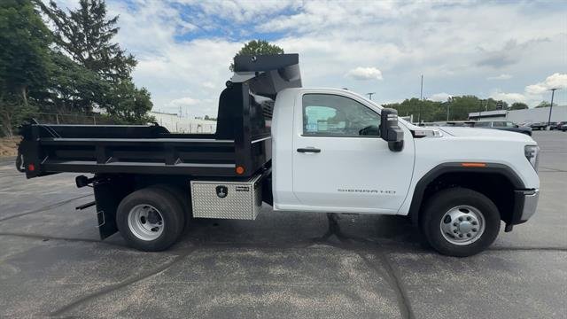 2025 GMC Sierra 3500HD Pro - Photo 9