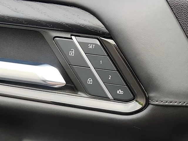 Used 2022 Black GMC AT4X image 27
