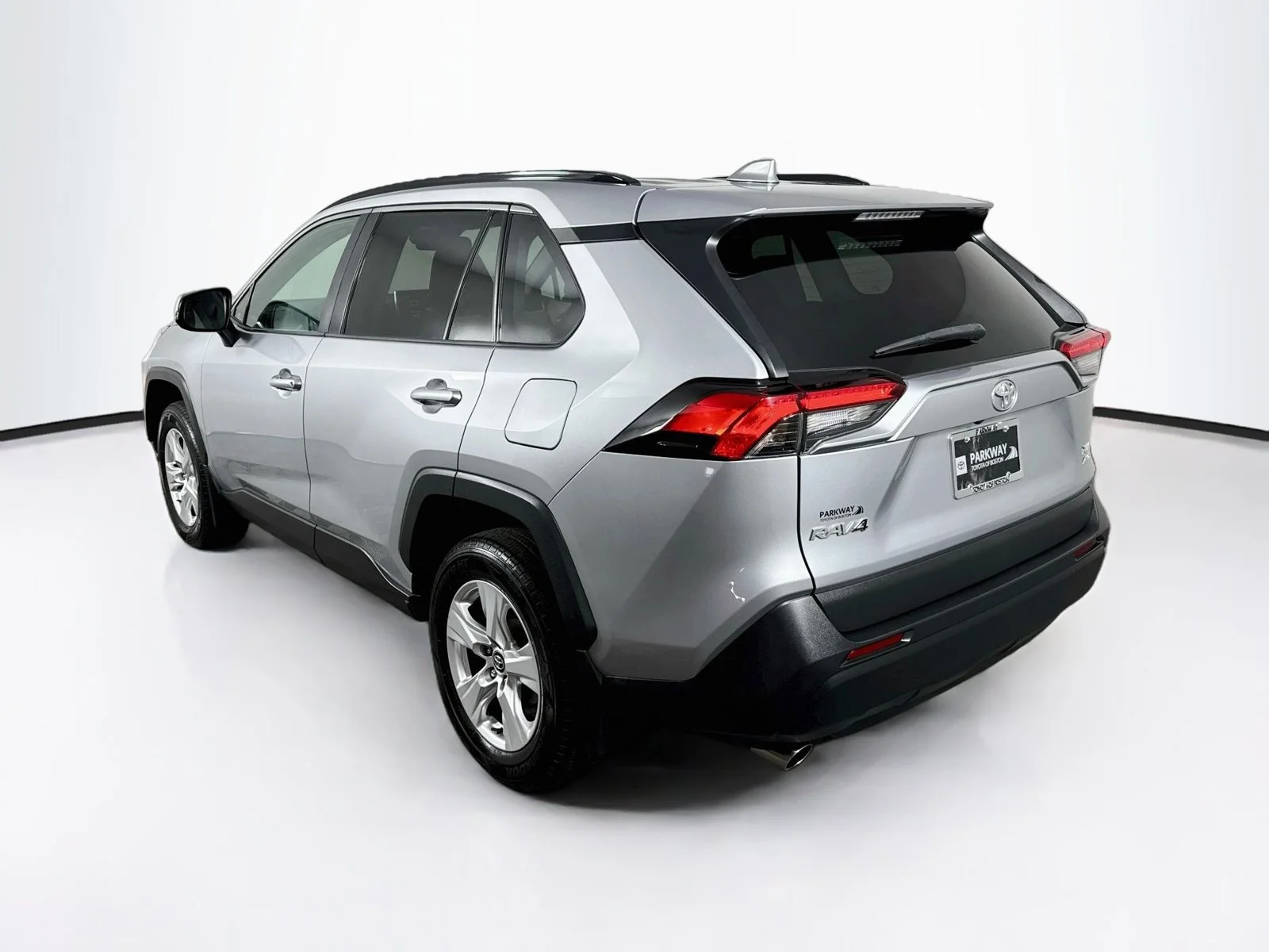 Certified Used 2020 Silver Toyota XLE image 5