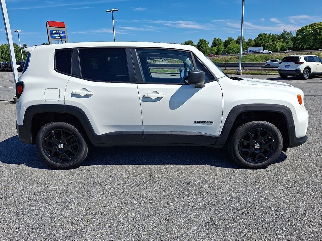 Used 2023 White Jeep Latitude image 8