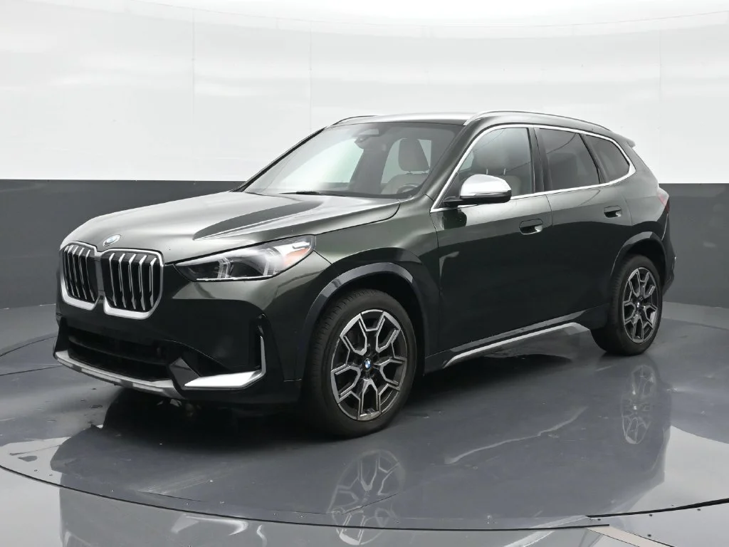 Used 2024 Green BMW xDrive28i image 1