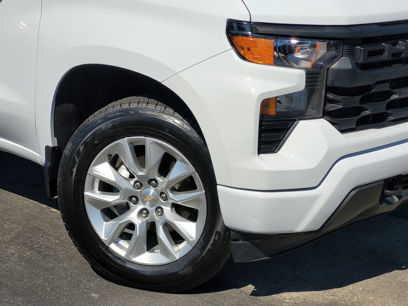 Used 2023 Summit White Chevrolet Custom image 9