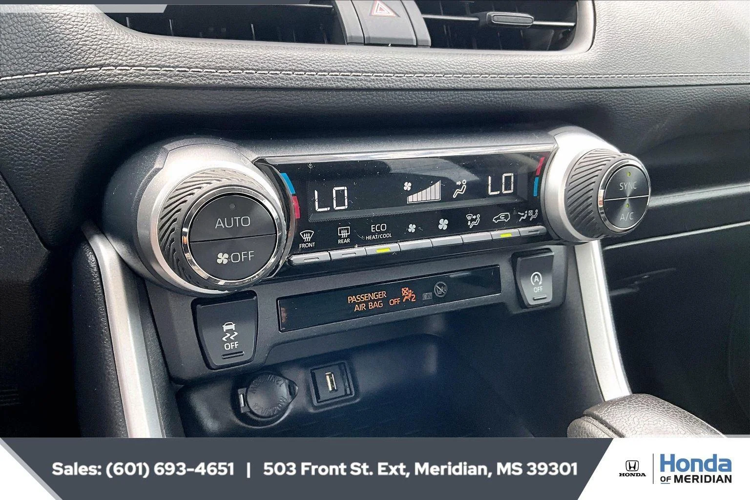 2022 Toyota RAV4 XLE - Photo 22