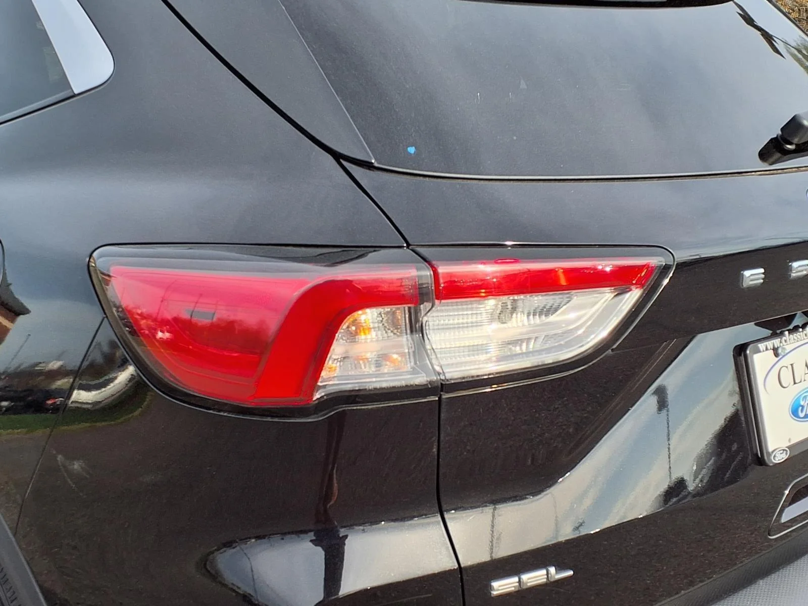 Used 2022 Agate Black Metallic Ford SEL Plug-In Hybrid image 16